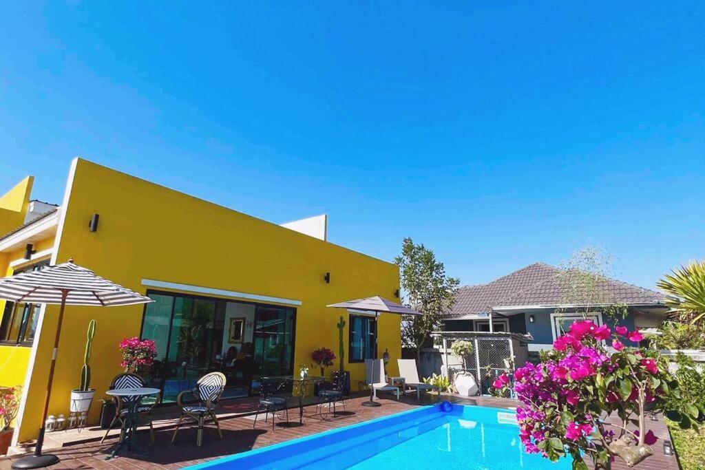 Colorful Pool Villa, Chiang Rai, Thailand ภายนอก รูปภาพ