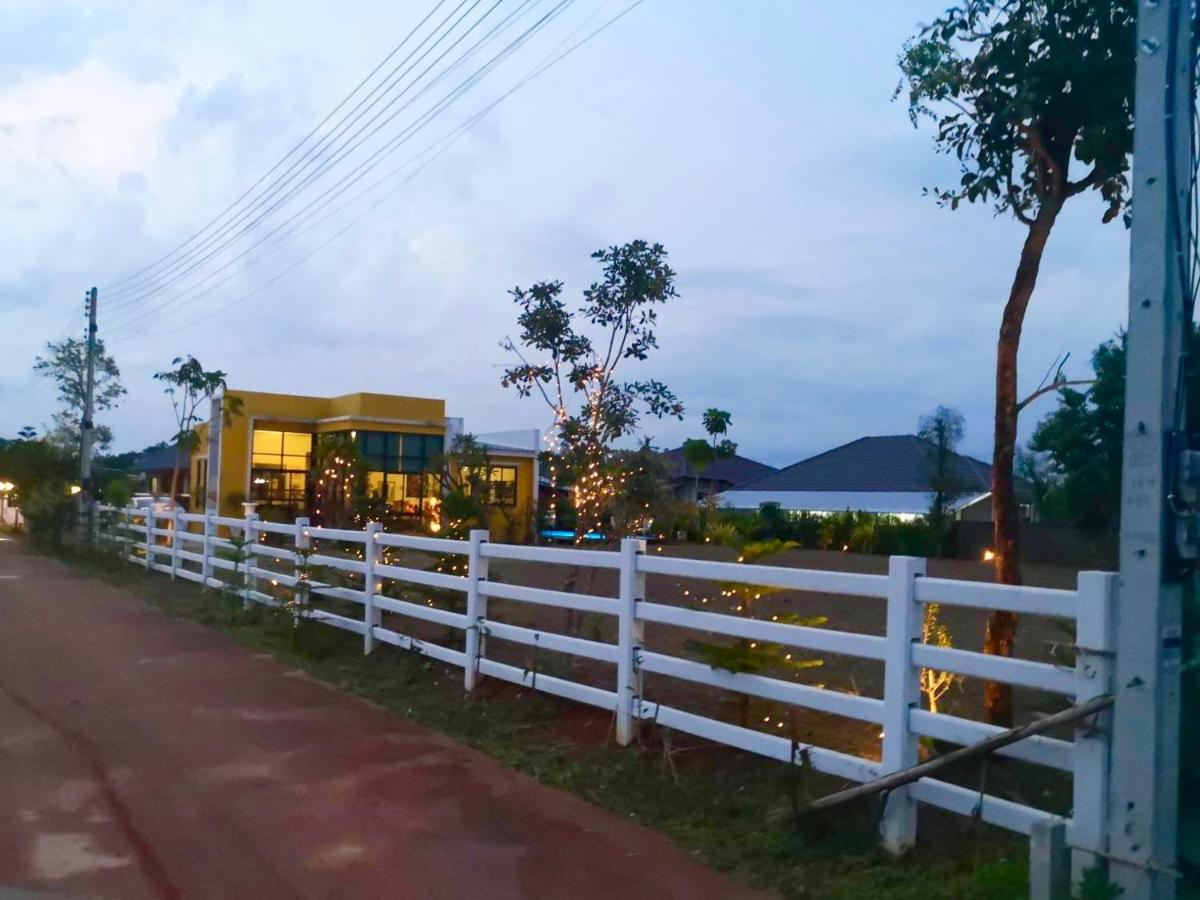 Colorful Pool Villa, Chiang Rai, Thailand ภายนอก รูปภาพ